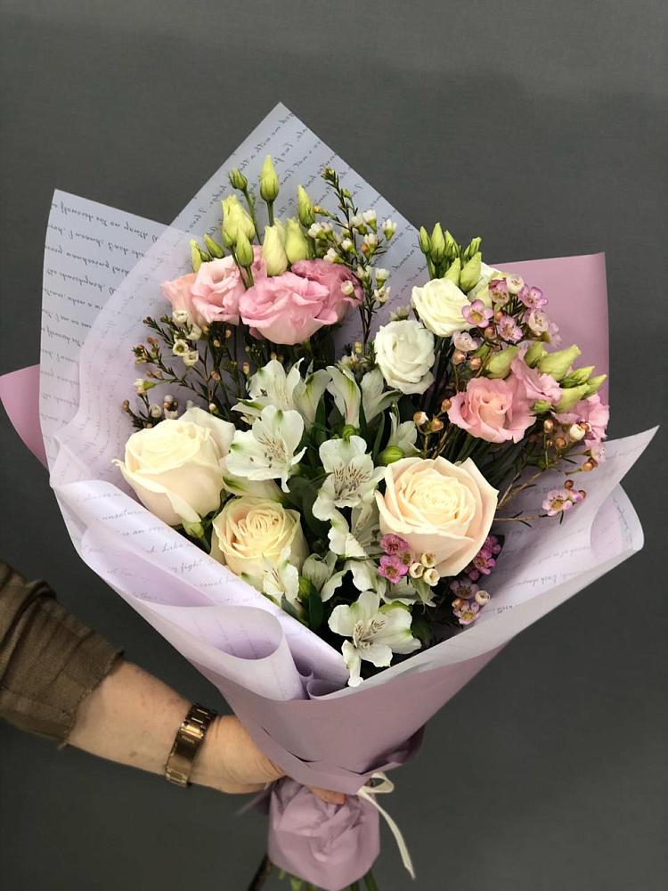 Букет цветов из: Альстромерии, Розы и Лизиантусы в Волово