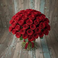 Букет 55 Красных роз Фридом #REPLACE_PRED# Волово