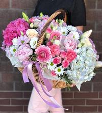 Композиция солнечный день в Волово Цветочная композиция из Розы, Хризантемы, Пионы и Лизиантусы в корзине в Волово