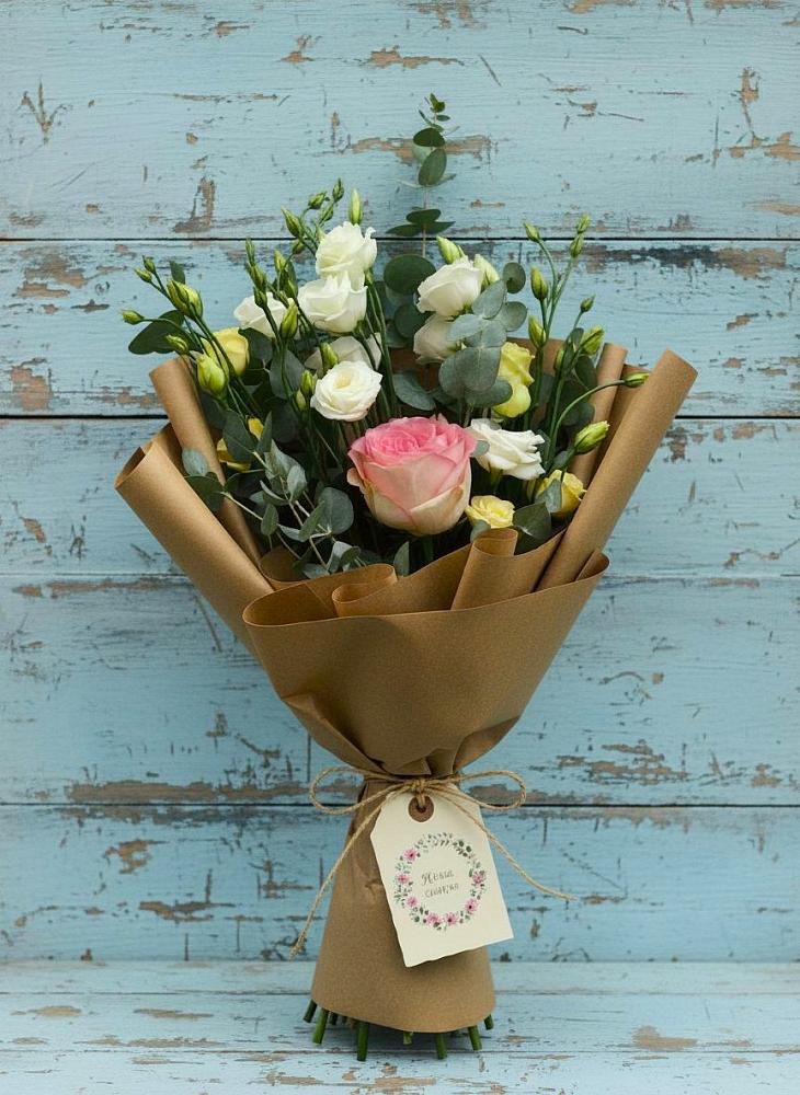 Букет цветов из: Розы и Лизиантусы в Волово