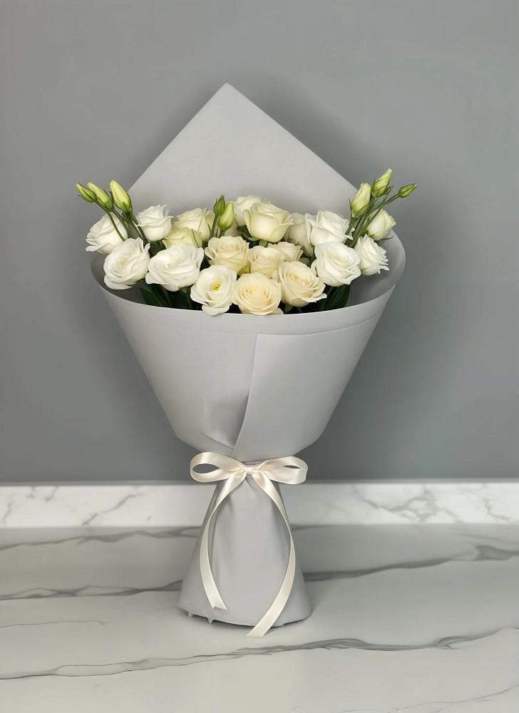 Букет цветов из: Розы и Лизиантусы в Волово