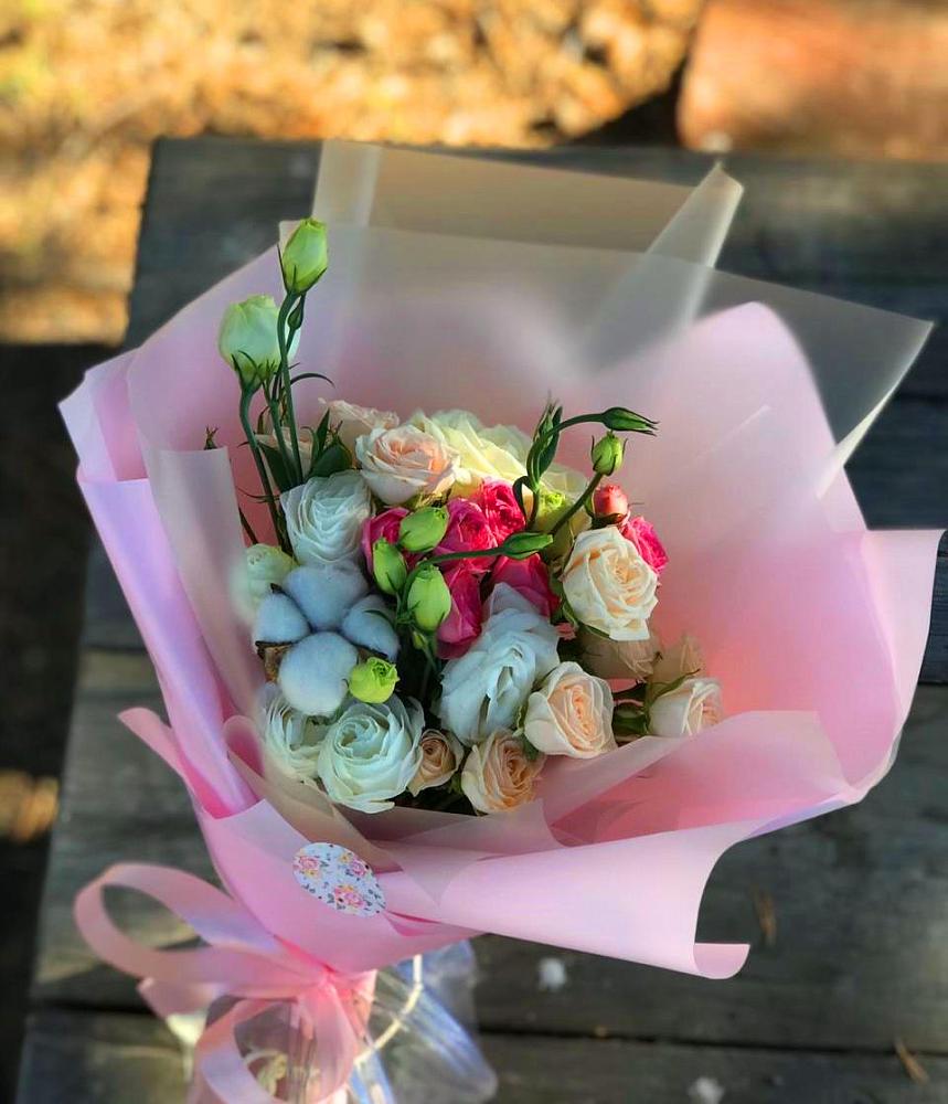 Букет цветов из: Розы и Лизиантусы в Волово