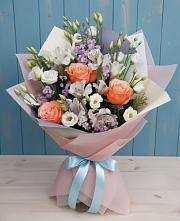 Букет цветов из:  Лизиантусы, Розы, Альстромерии и Гипсофила в Волово