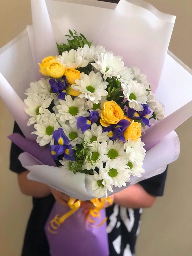 Букет цветов из: Ирисы, Хризантемы и Розы в Волово