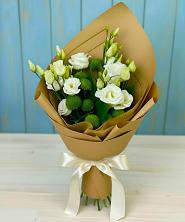 Букет цветов из:  Хризантемы и Лизиантусы в Волово