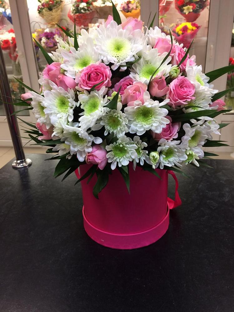 Цветочная композиция из Розы и Хризантемы в шляпной коробке в Волово