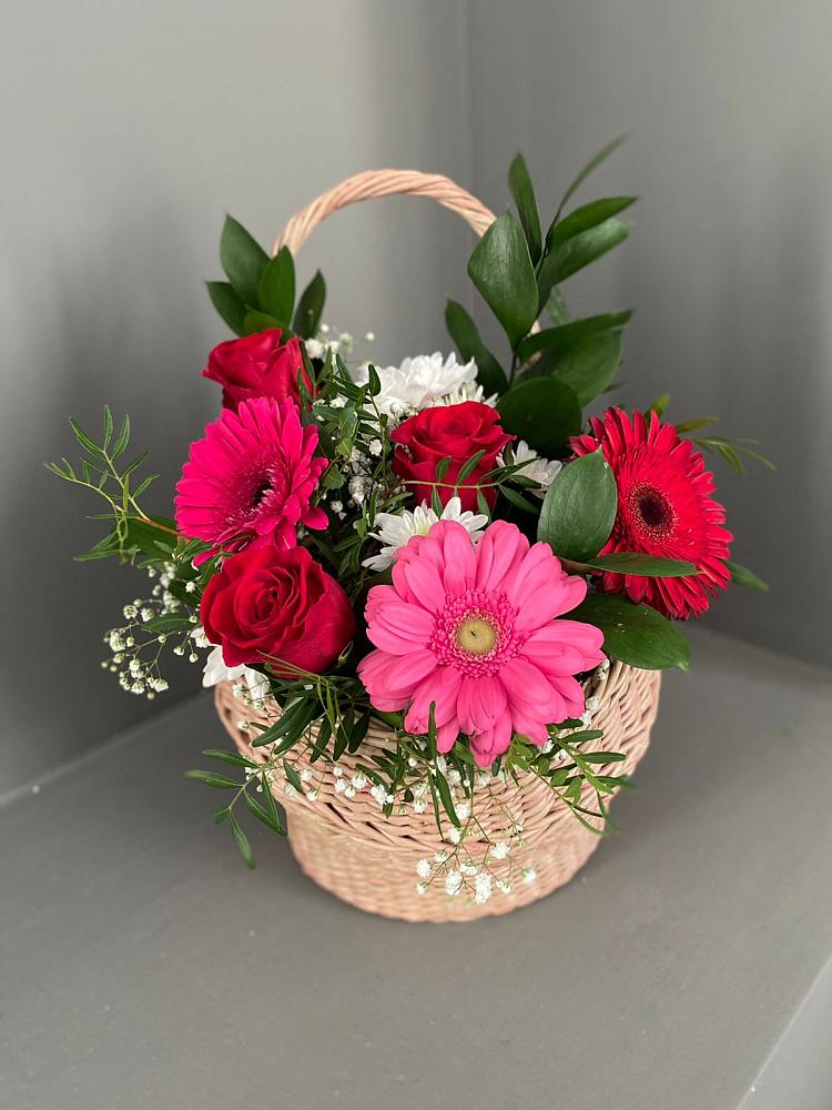 Цветочная композиция из Розы, Хризантемы и Герберы в корзине в Волово