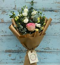 Букет цветов из:  Розы и Лизиантусы в Волово