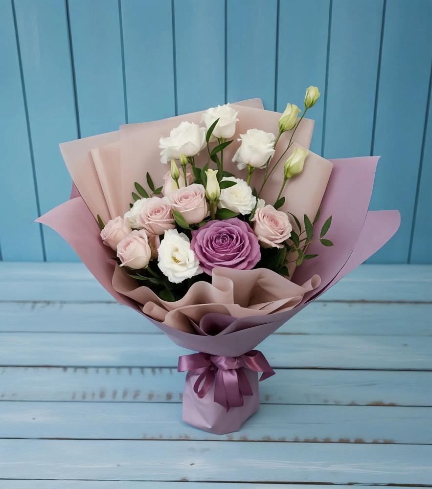 Букет цветов из: Розы и Лизиантусы в Волово